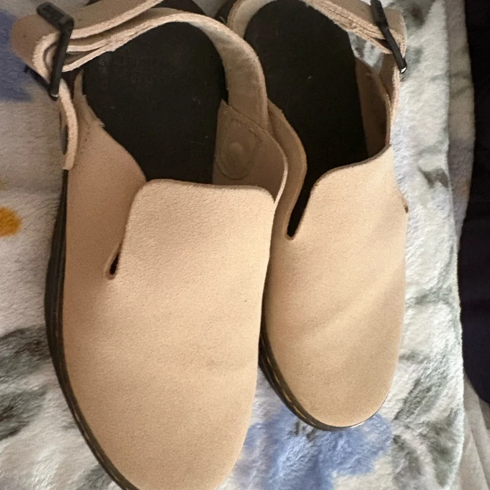 Dr. Martens Carlson - Picture 4 of 7